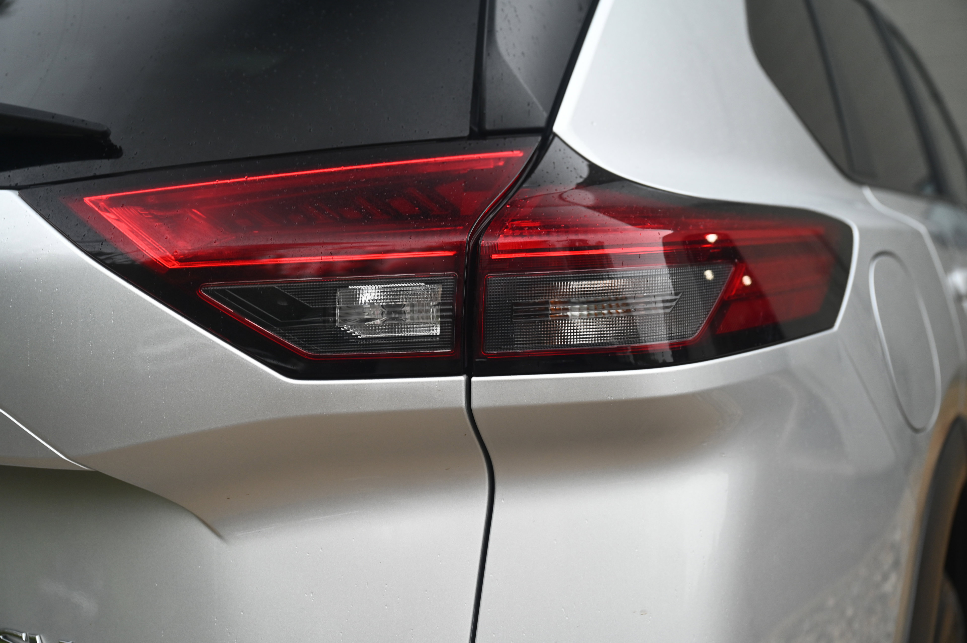 2023 Nissan Rogue SV photo 7