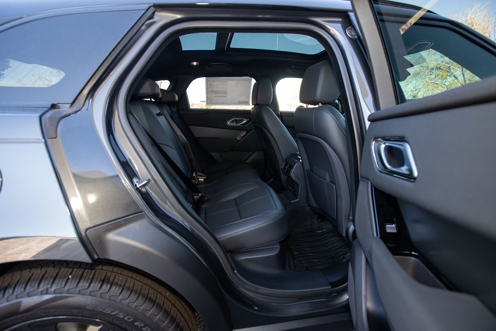 2025 Land Rover Range Rover Velar SE photo 31