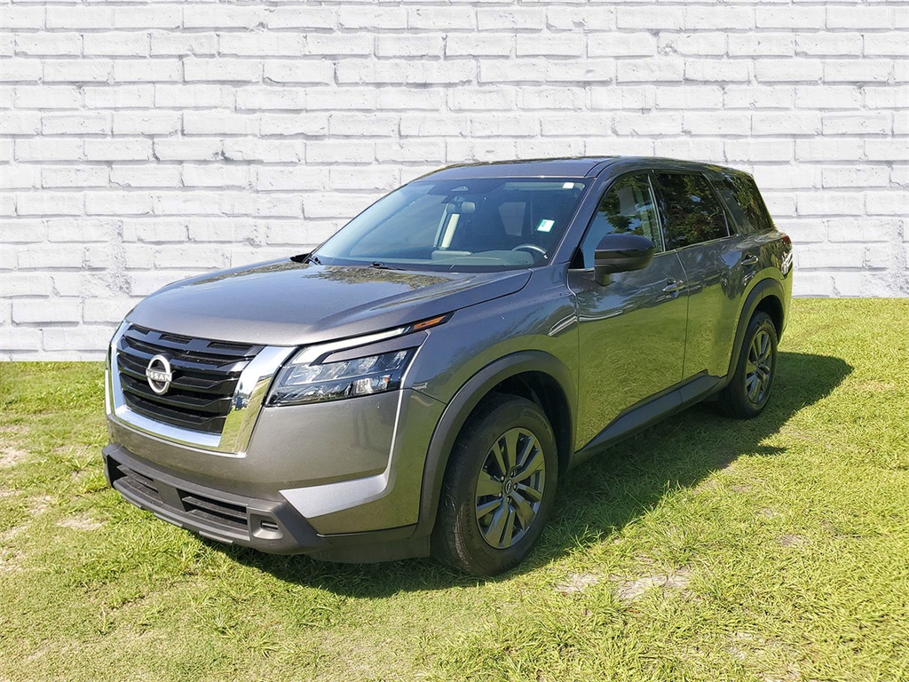 2023 Nissan Pathfinder S photo 3
