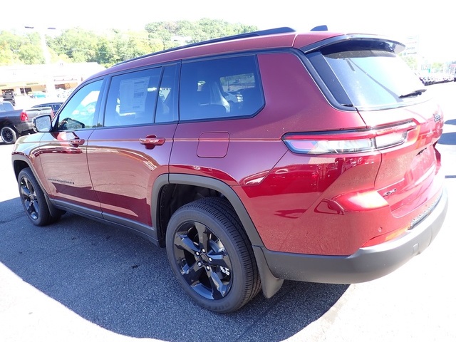 2025 Jeep Grand Cherokee Altitude photo 3
