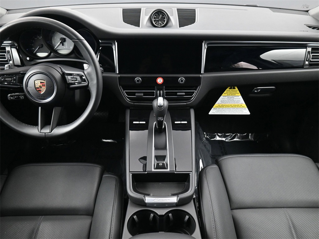 2025 Porsche Macan S photo 4