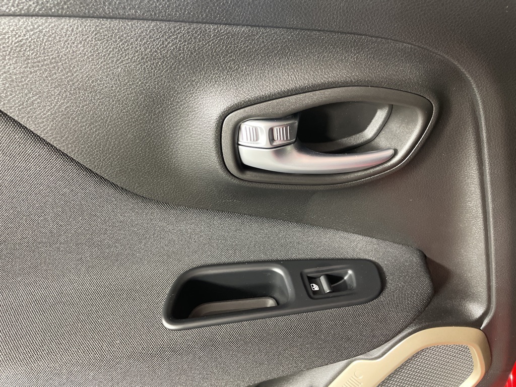 2016 Jeep Renegade Latitude photo 32