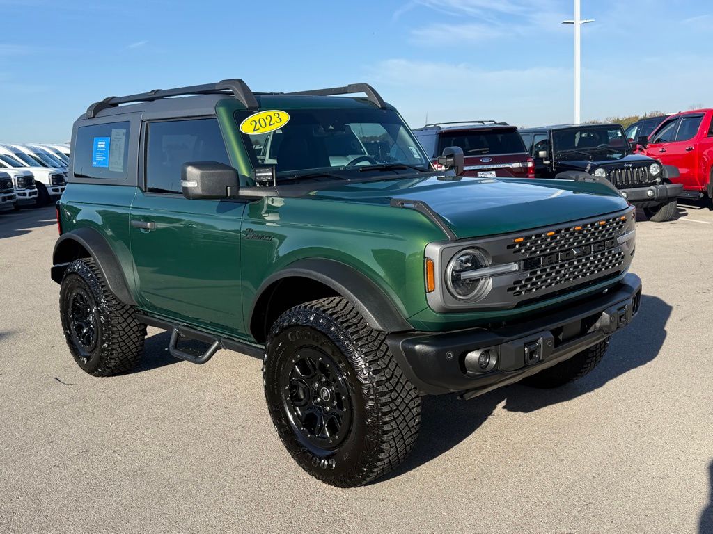 2023 Ford Bronco Badlands photo 2