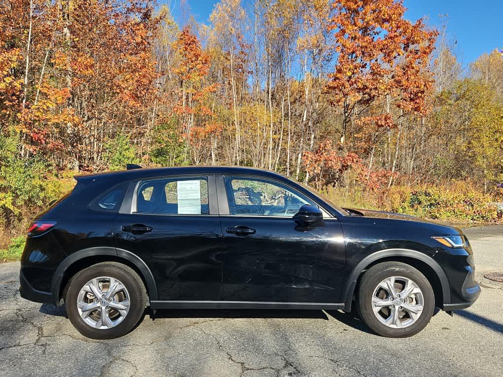 2025 Honda HR-V LX photo 4