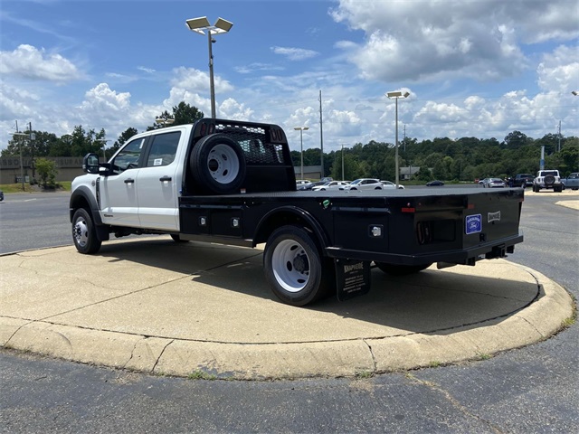 2025 Ford F-550 photo 4