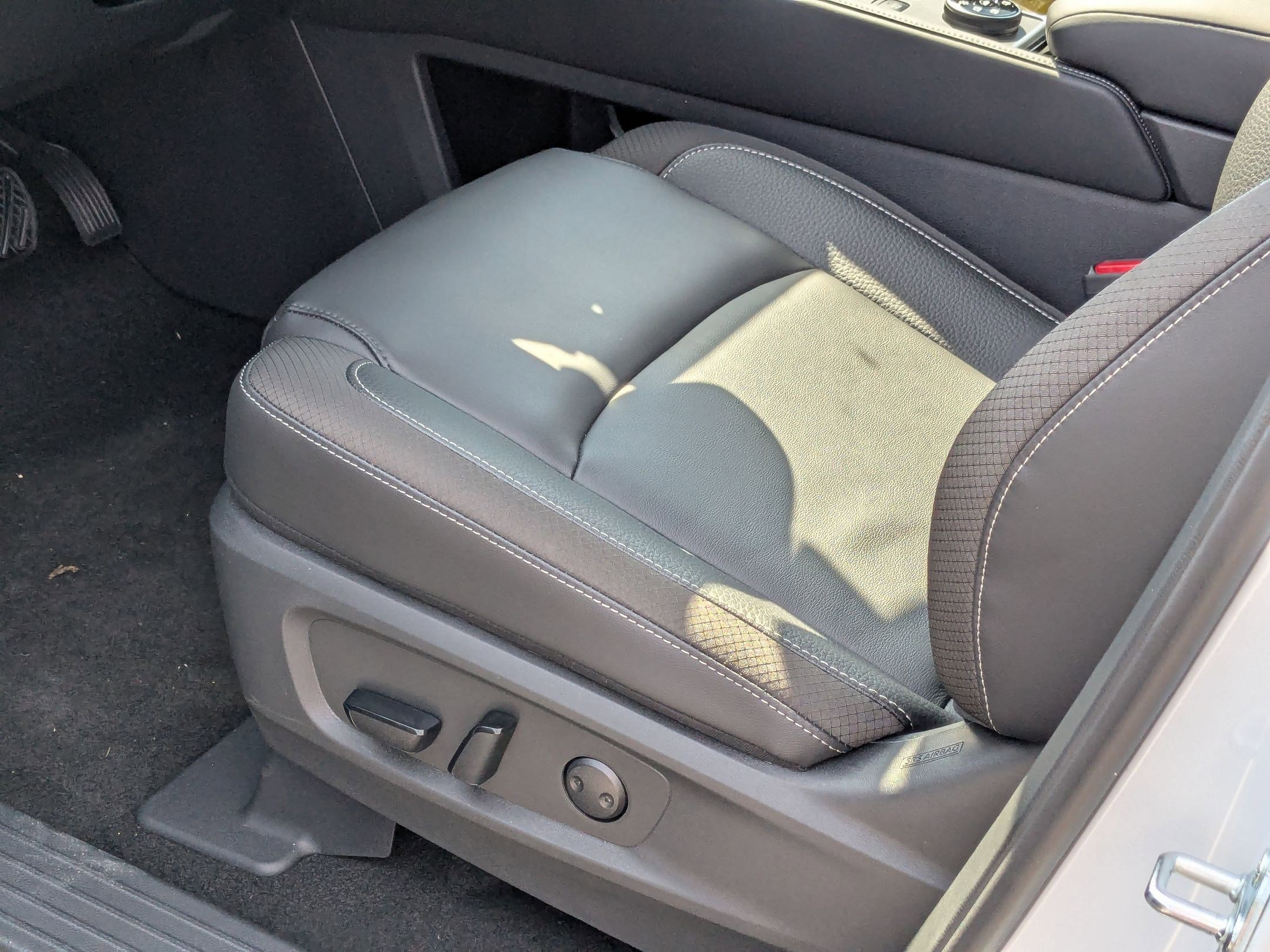 2025 Nissan Pathfinder SL photo 4