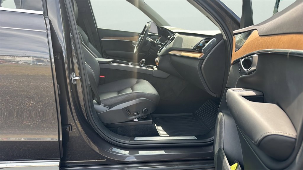 2024 Volvo XC90 Plus photo 12