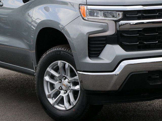 2025 Chevrolet Silverado 1500 LT photo 3
