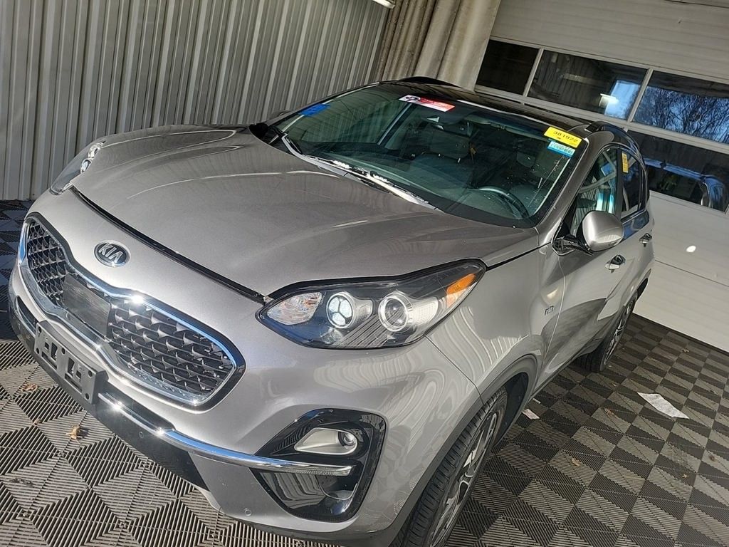 2021 Kia Sportage EX photo 2