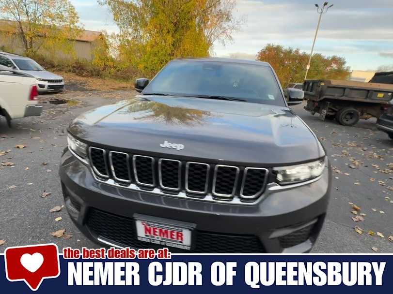 2025 Jeep Grand Cherokee Laredo photo 2