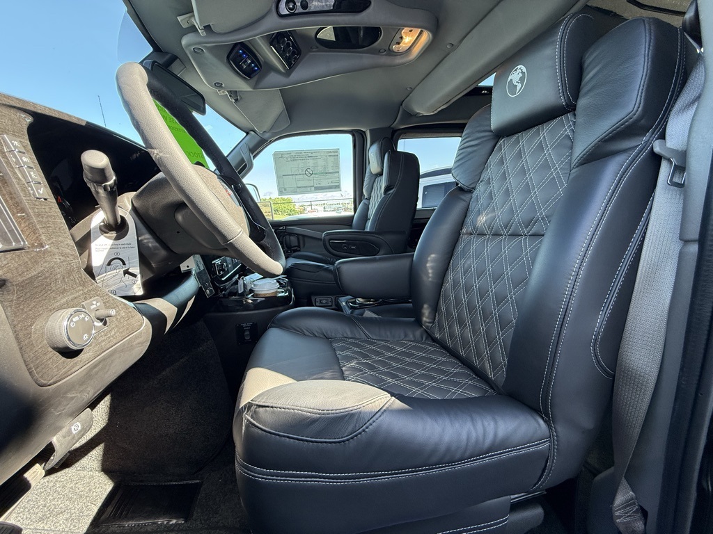 2025 Gmc Savana photo 17