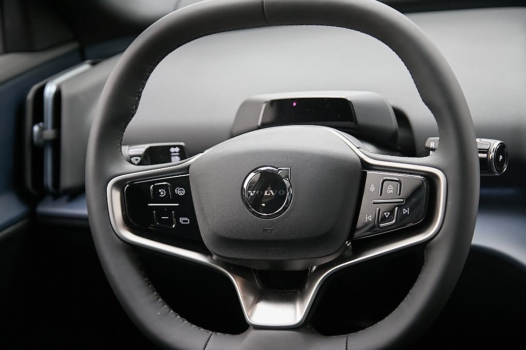 2025 VOLVO EX30 - Image 25