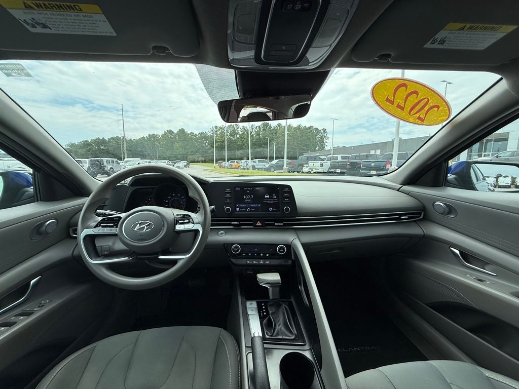2022 Hyundai Elantra SEL photo 11