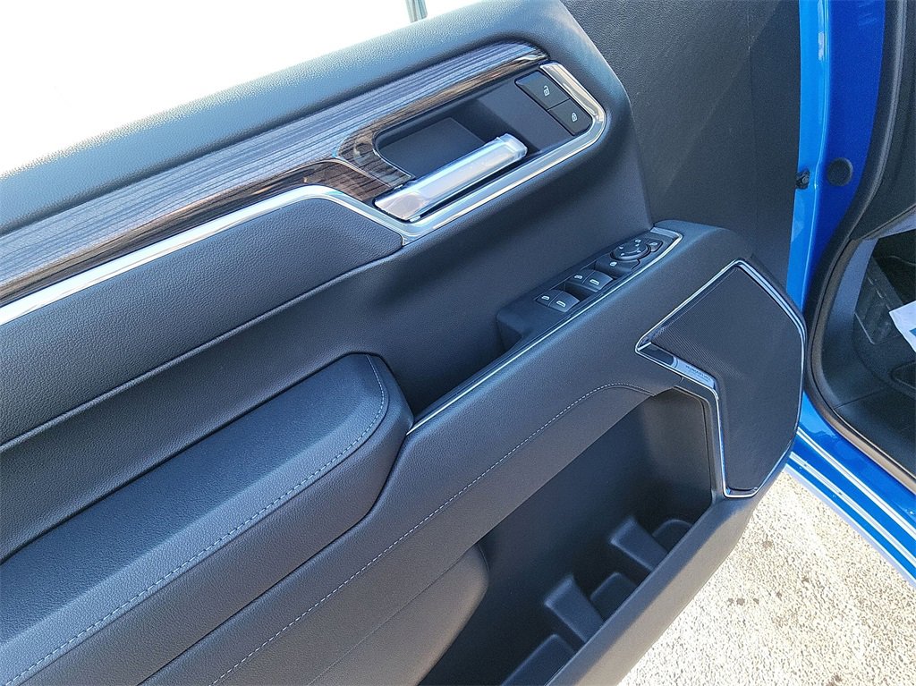2025 Chevrolet Silverado 1500 RST photo 13