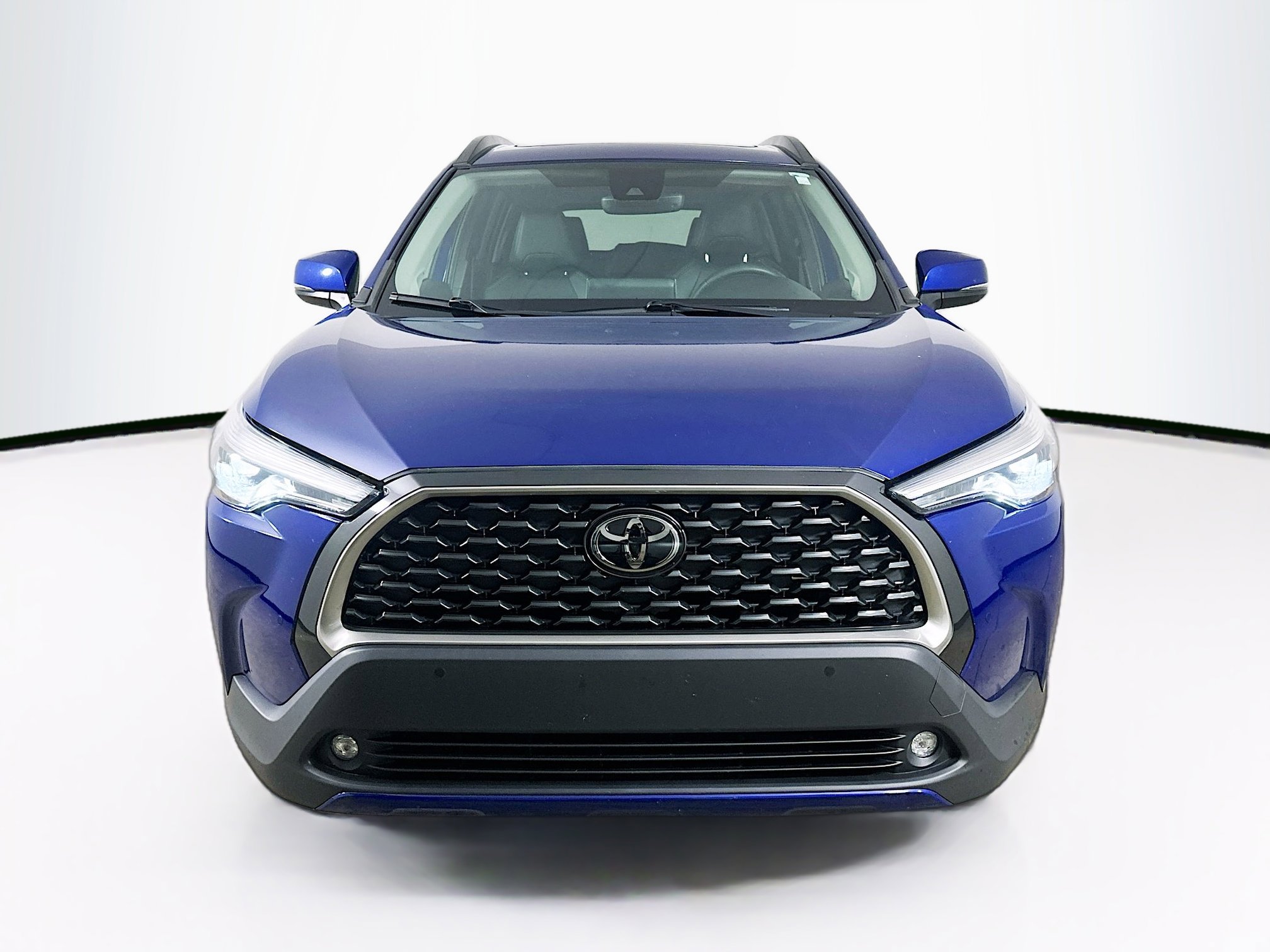 2022 Toyota Corolla Cross XLE photo 2