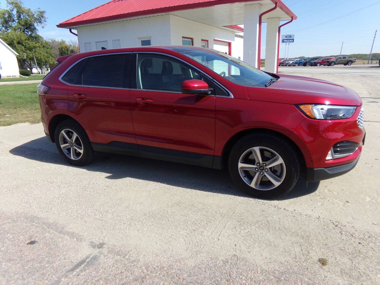 2024 Ford Edge SEL photo 2