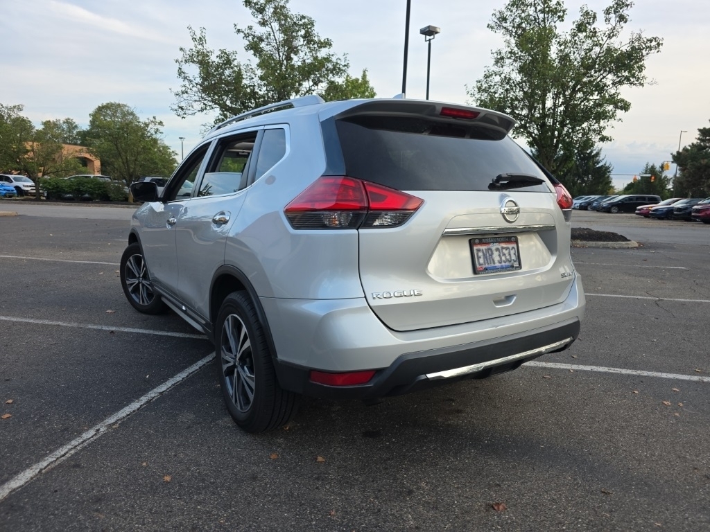 2017 Nissan Rogue SL photo 4