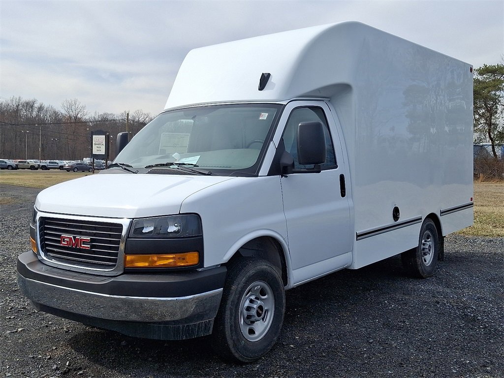 2025 Gmc Savana Cutaway 3500 photo 2