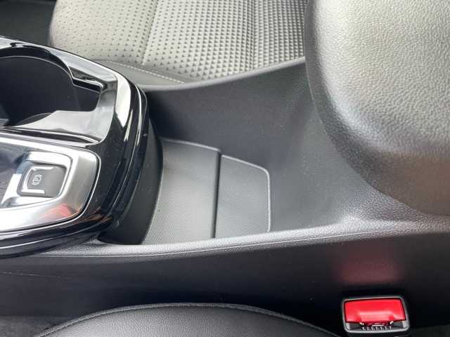 2025 Chevrolet Trax LT photo 21