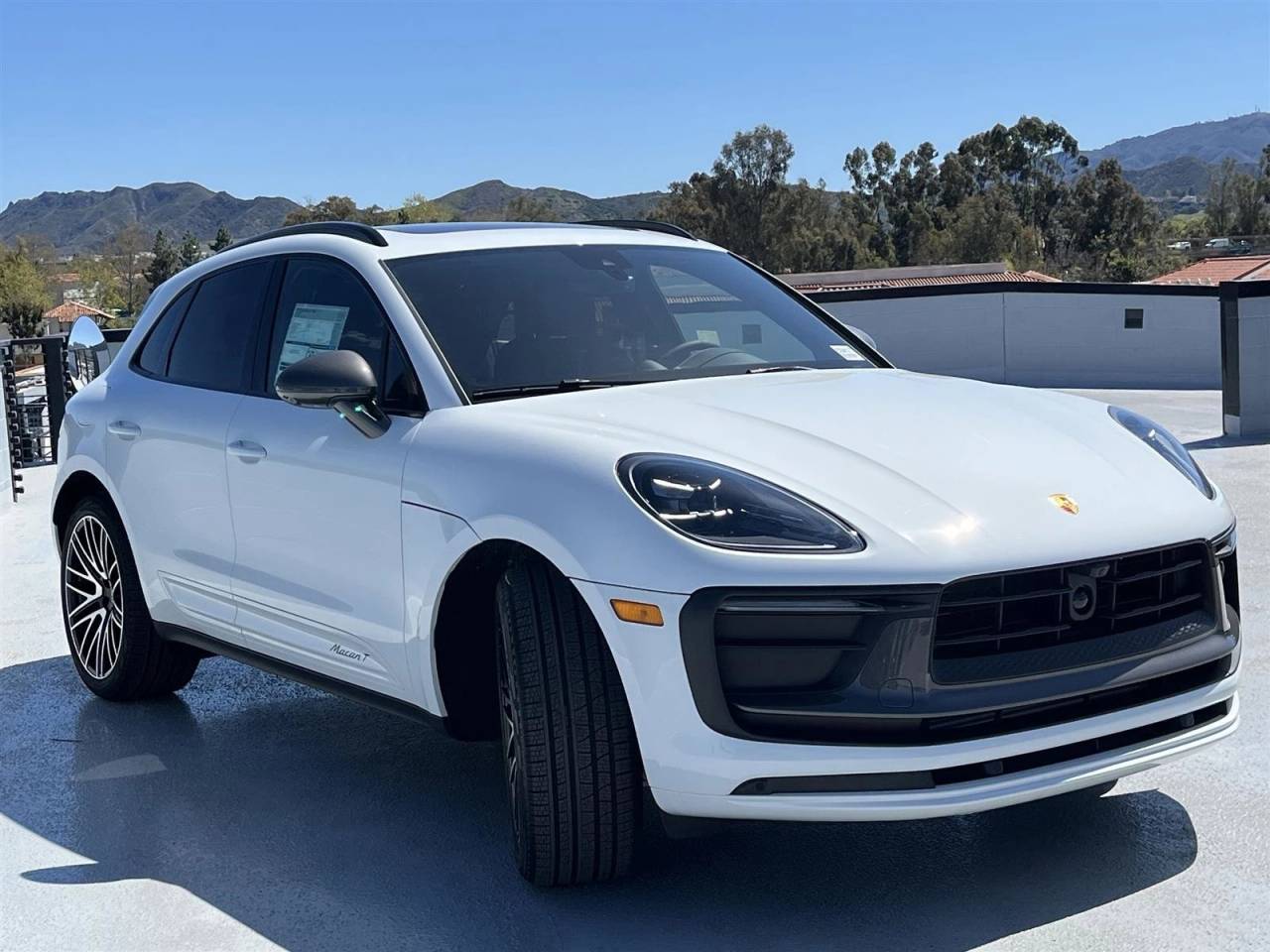 2025 Porsche Macan T photo 3