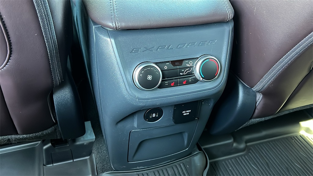 2025 Ford Explorer Platinum photo 7