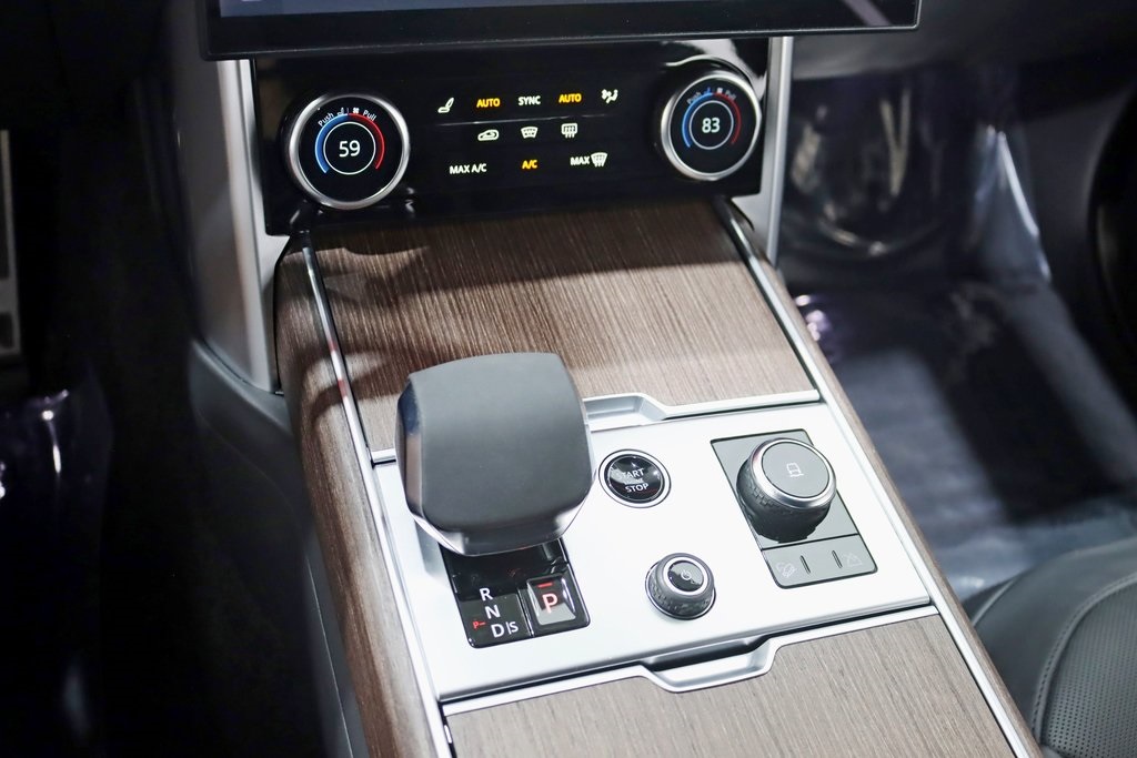 2023 Land Rover Range Rover SE photo 24