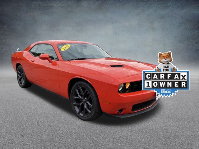 2022 Dodge Challenger SXT photo 2