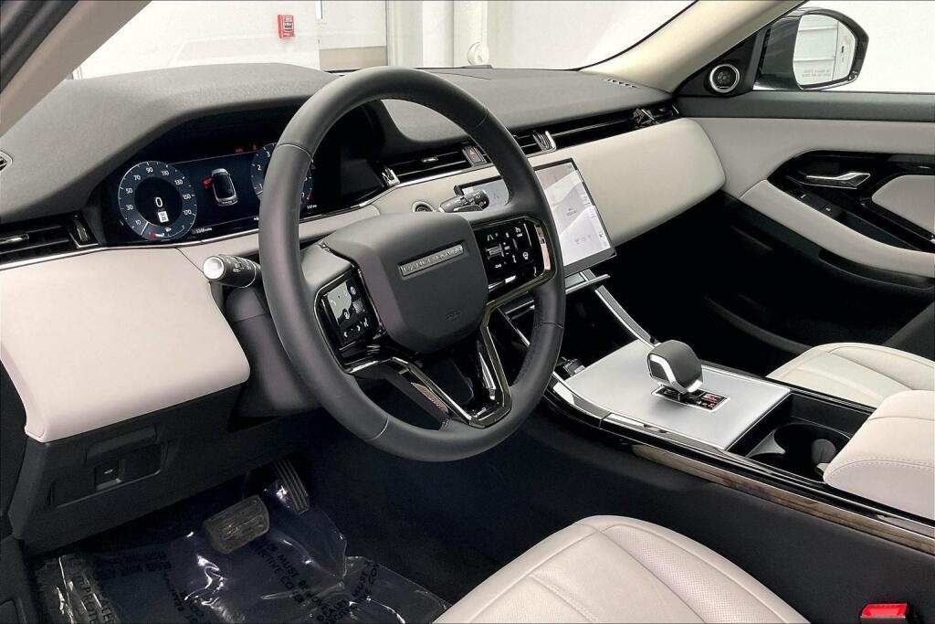 2025 Land Rover Range Rover Evoque S photo 8