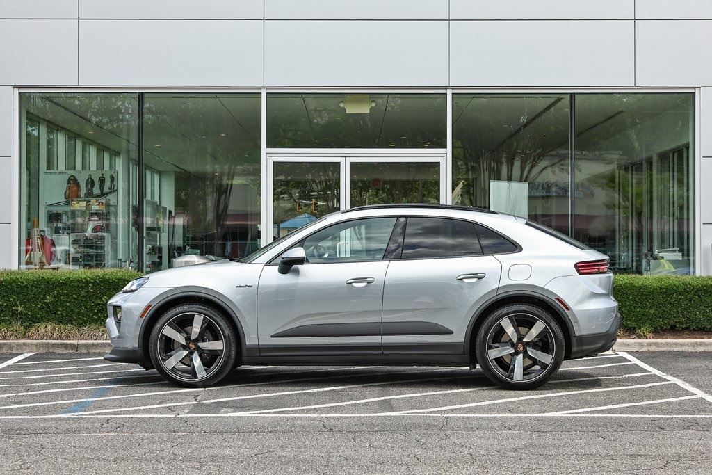 2025 Porsche Macan 4 Electric photo 2