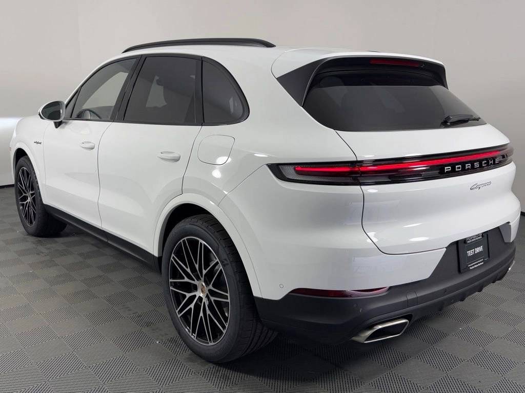 2026 Porsche Cayenne E-Hybrid photo 3