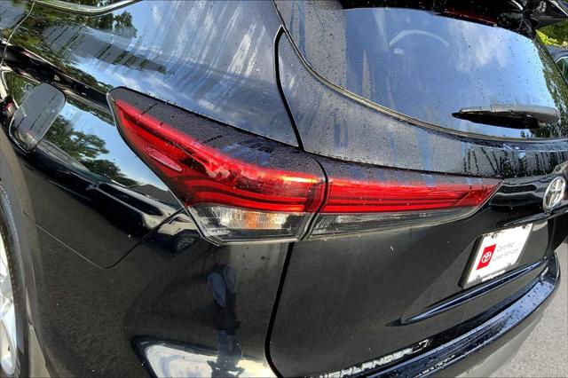 2021 Toyota Highlander L photo 25