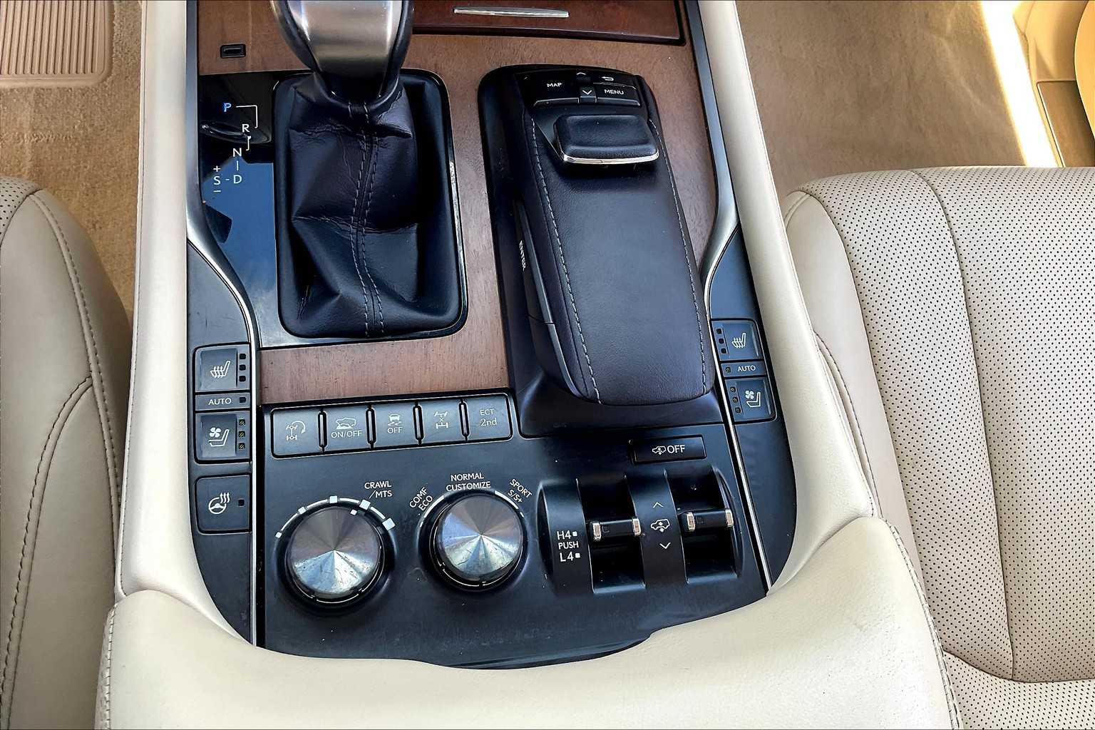2017 Lexus LX 570 photo 31