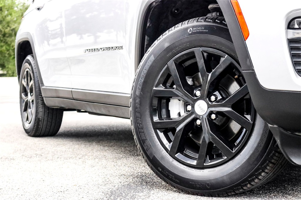 2022 Jeep Grand Cherokee Limited photo 2
