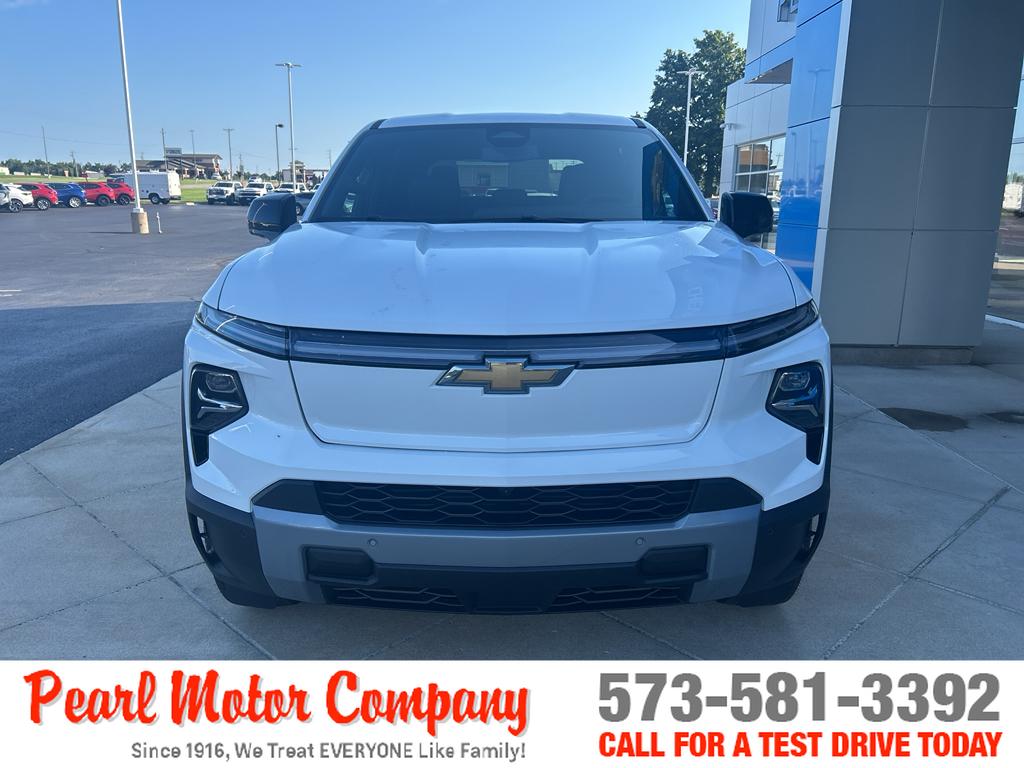 2025 Chevrolet Silverado EV LT photo 2