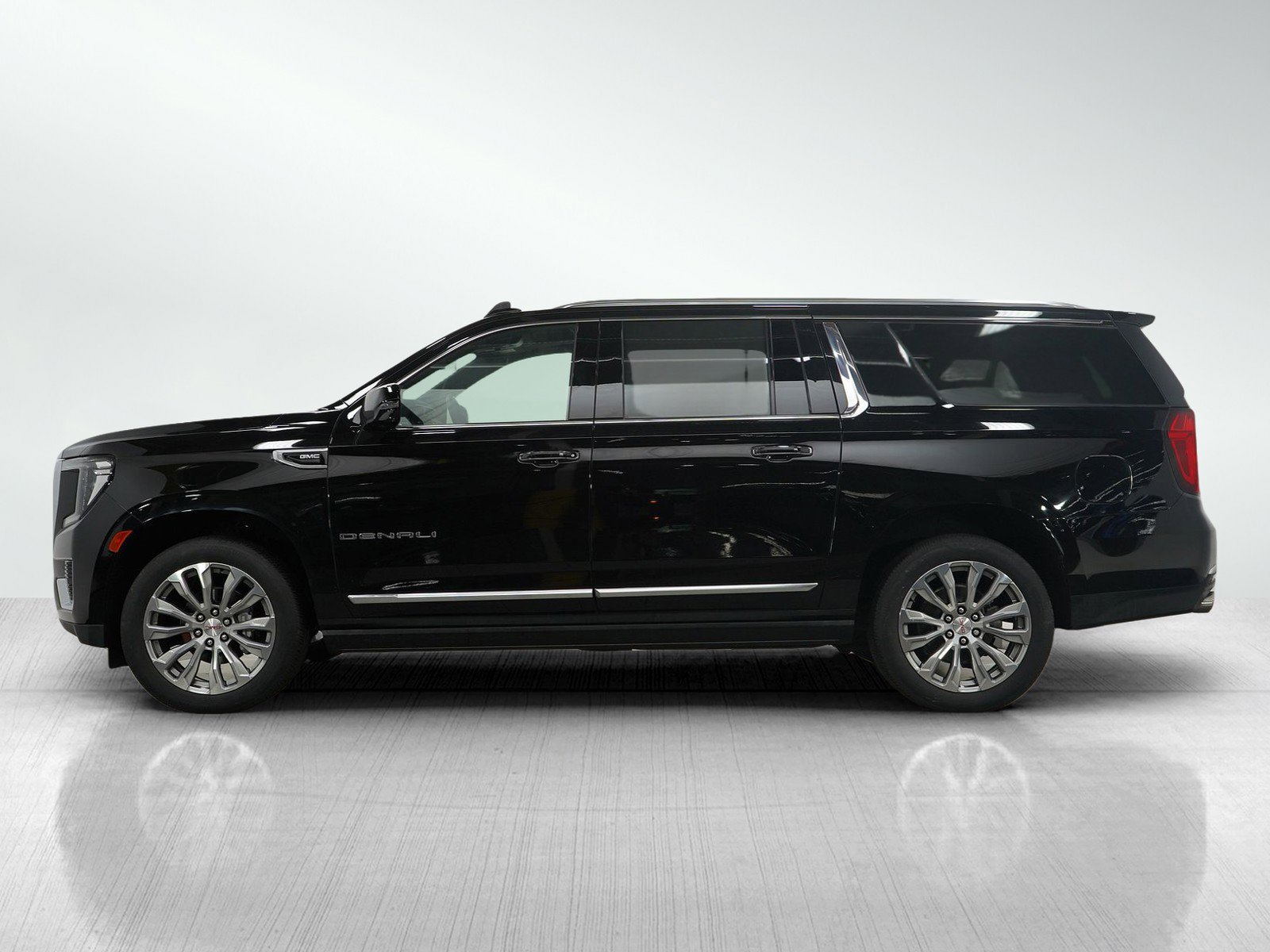 Used 2023 GMC Yukon XL Denali with VIN 1GKS2JKL3PR176597 for sale in Bloomington, Minnesota