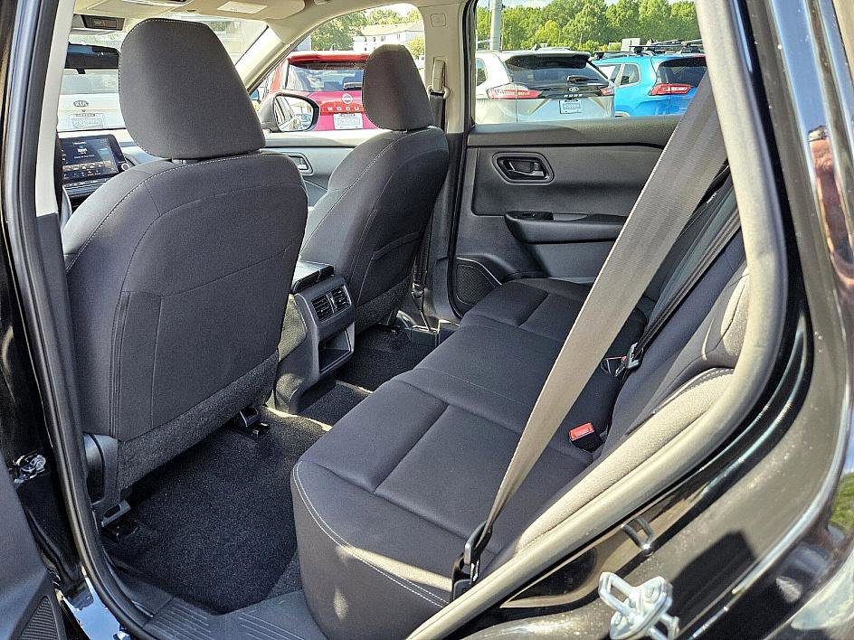 2024 Nissan Rogue S photo 8