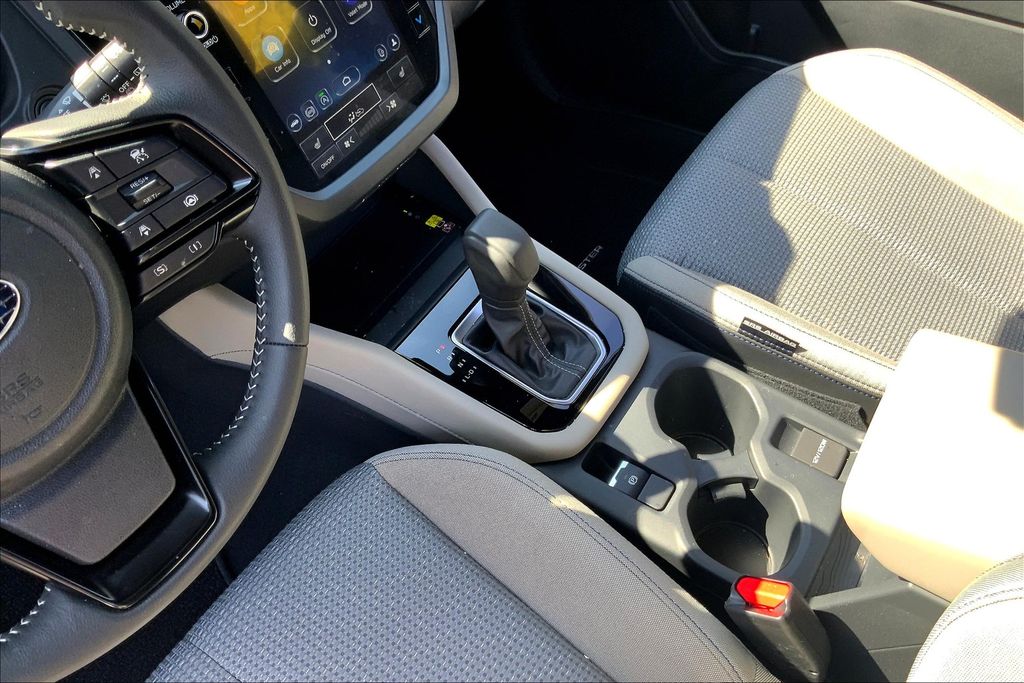 2025 Subaru Forester Premium Base photo 17