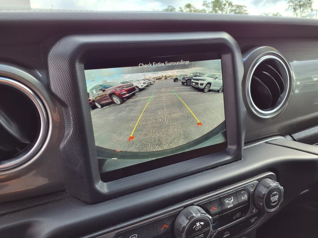 2023 Jeep Wrangler Sahara photo 20