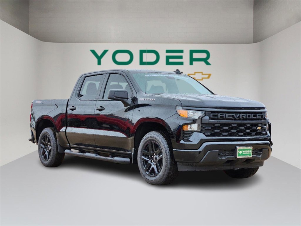 2024 Chevrolet Silverado 1500 Custom photo 3