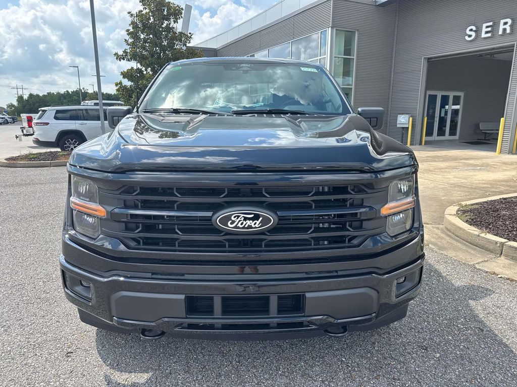 2025 Ford F-150 XLT photo 2