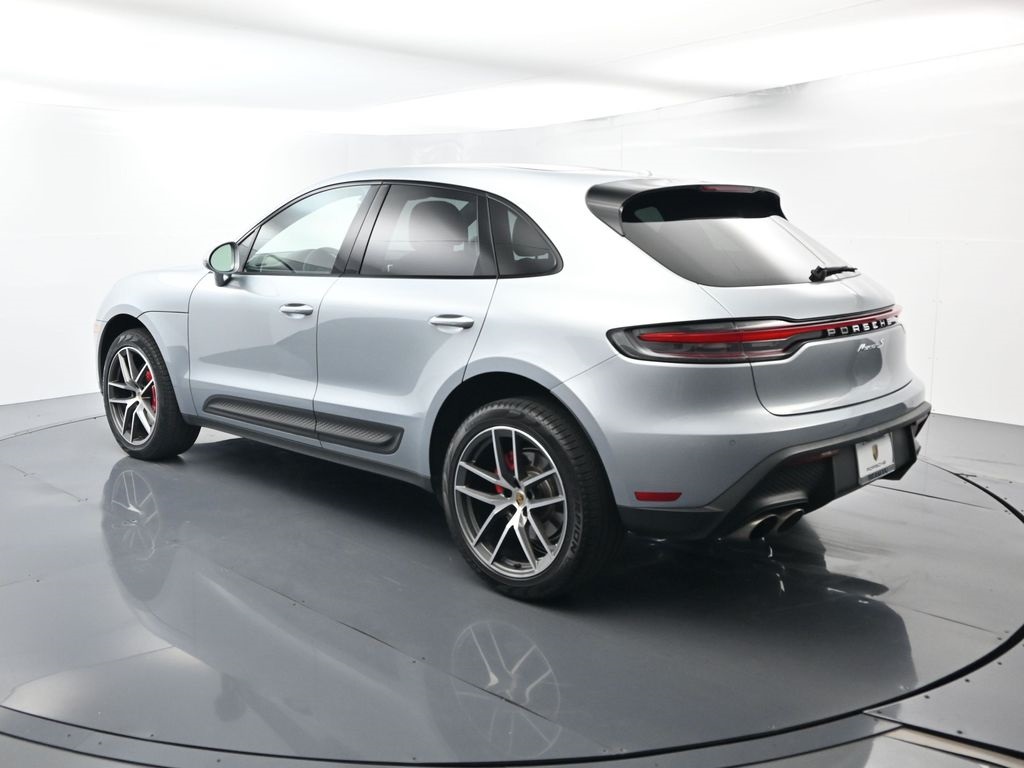 2022 Porsche Macan S photo 2