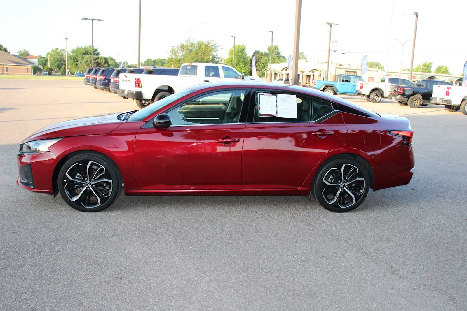 2024 Nissan Altima 2.5 SR photo 5