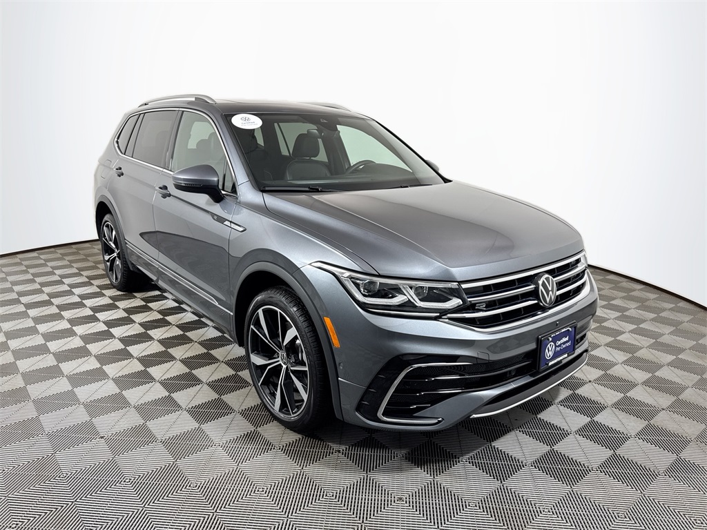 2024 Volkswagen Tiguan SEL R-Line Black photo 4