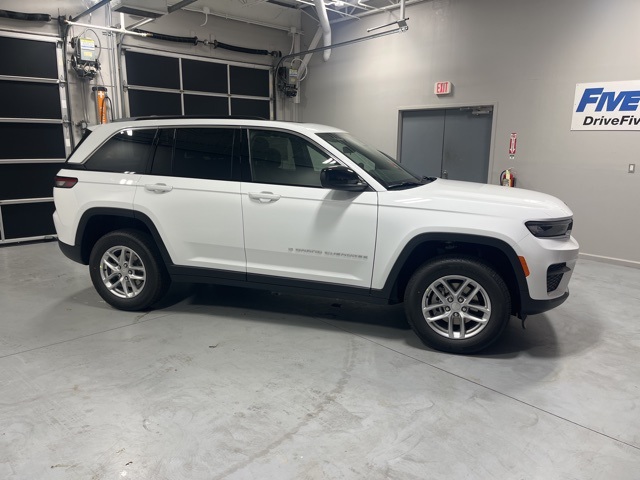 2025 Jeep Grand Cherokee Laredo's photo