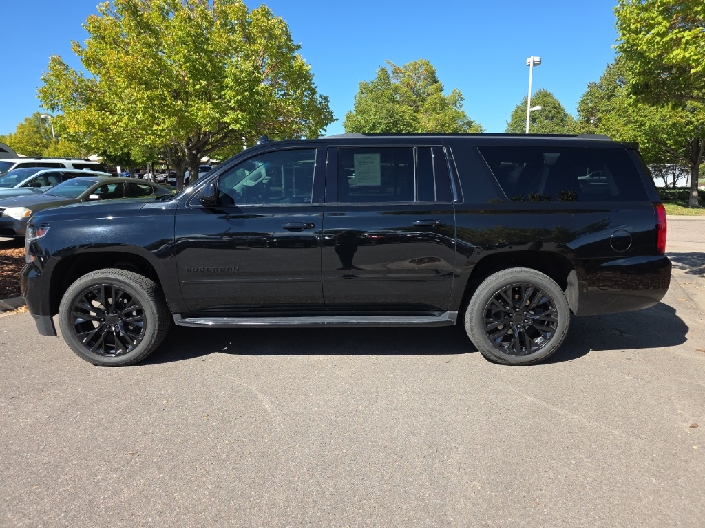 2019 Chevrolet Suburban Premier photo 2