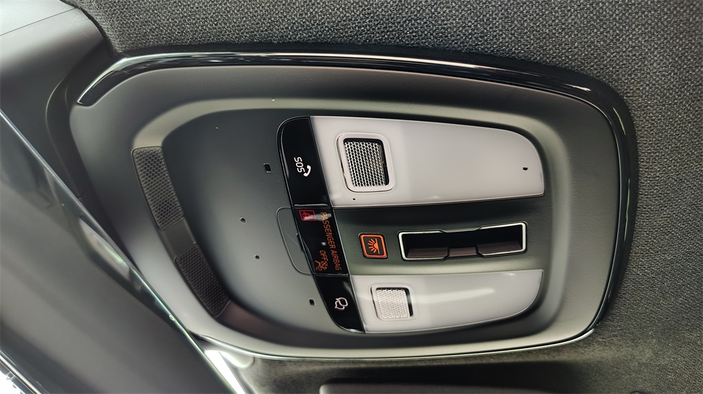 2023 Volvo XC40 Recharge Ultimate photo 25