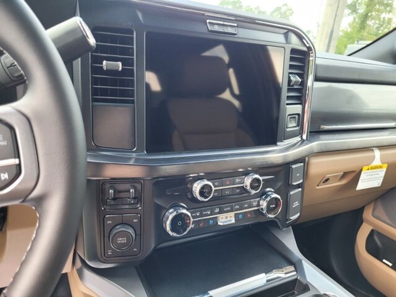 2025 Ford F-250 Lariat photo 14