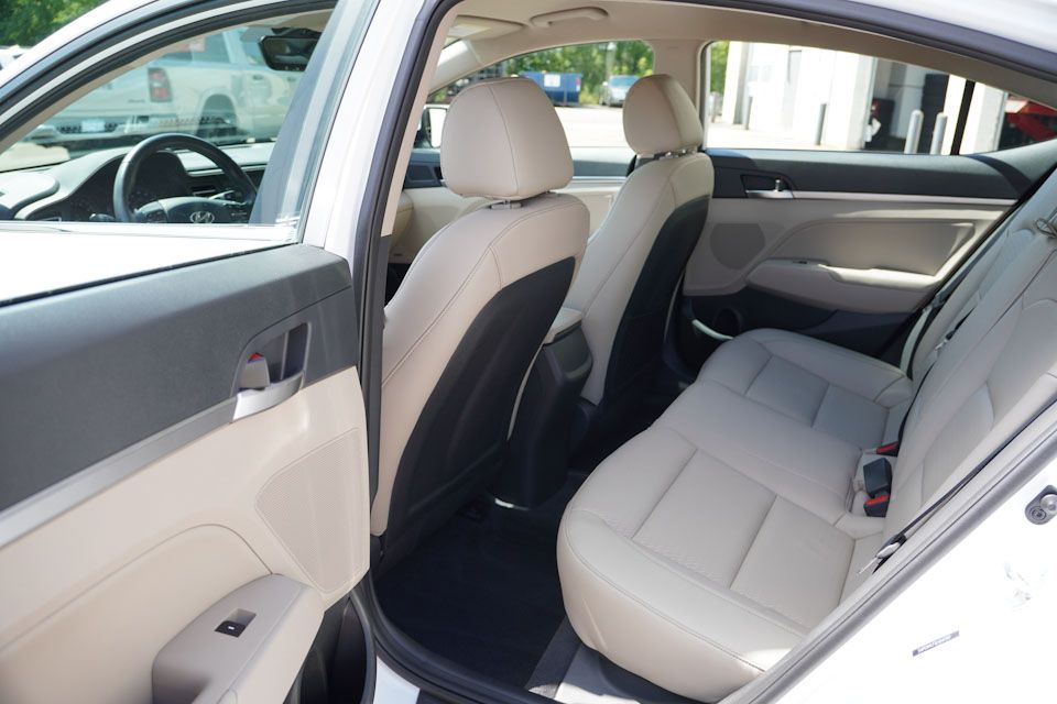2020 Hyundai Elantra Limited photo 16