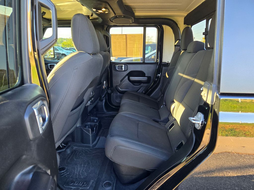 2021 Jeep Gladiator Sport photo 23