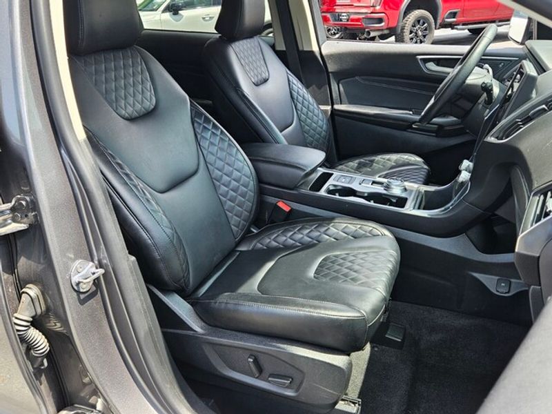 2024 Ford Edge Titanium photo 18